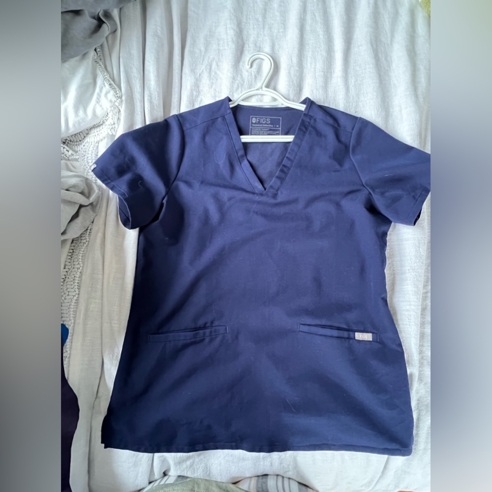 FIGS Scrub set- NAVY Size Medium